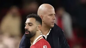 صلاح ينفي اعتذاره بعد جلسته مع سلوت وتفاصيل صحفي إنجليزي تكشف الحقيقة